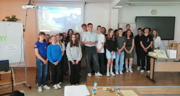 Konkurs pod hasłem ” Poznajemy Polskę”