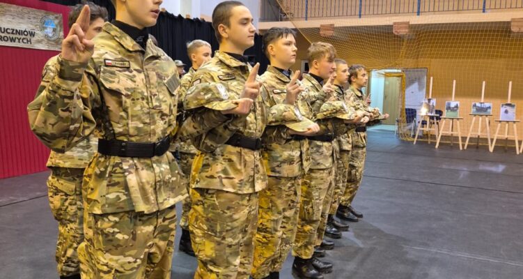 Ślubowanie klas mundurowych – moment pełen dumy i honoru.