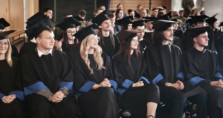 Uroczyste pożegnanie absolwentów