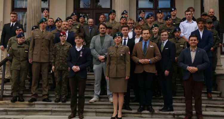 Kadet Mikołaj Matyjaszek na posiedzeniu inauguracyjnym II kadencji Ogólnopolskiej Rady Klas Mundurowych w Warszawie
