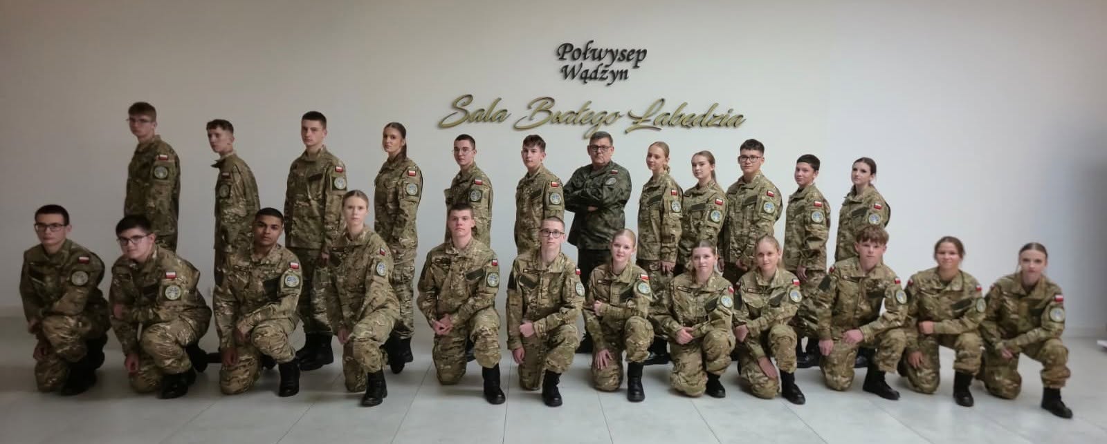 Awanse i nadanie barw narodowych w klasach mundurowych w Jabłonowie